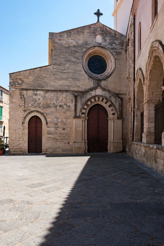 Tropea Cattedrale stock.adobe.com 