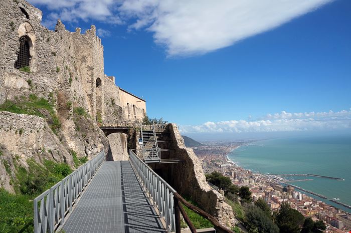 Castello di Arechi - Castello di Arechi - stock.adobe.com