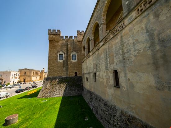 Castello Normanno-Svevo Castello Normanno-Svevo Video Media Studio Europe - Shutterstock.com 