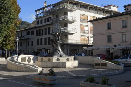Monumento alla Lira Monumento alla Lira Alessandro Antonelli - CC BY 3.0 Alessandro Antonelli