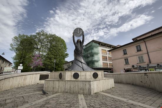 Monumento alla Lira Monumento alla Lira marcovarro / Shutterstock.com marcovarro / Shutterstock.com