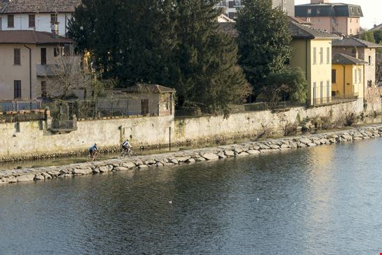 Passeggiata sul fiume Passeggiata sul fiume hal pand - Shutterstock.com hal pand