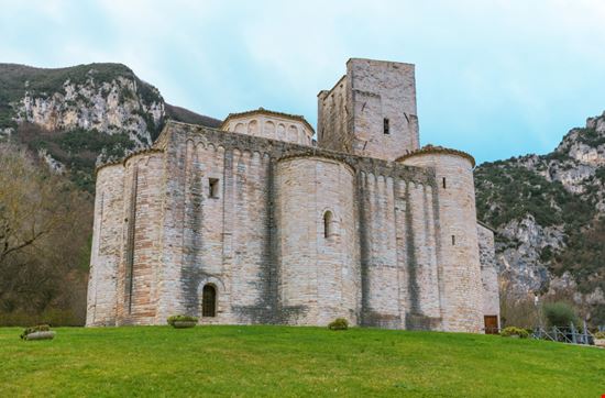 San Vittore alle Chiuse San Vittore alle Chiuse ValerioMei - Shutterstock.com 