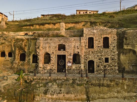 Pizzo Chiesa di Piedigrotta stock.adobe.com 