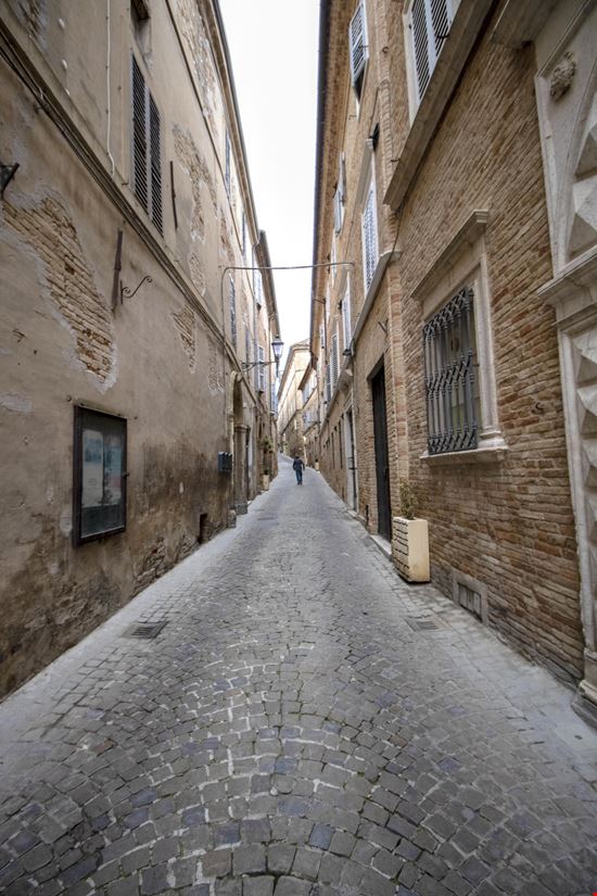 Treia Il borgo di Treia stock.adobe.com 