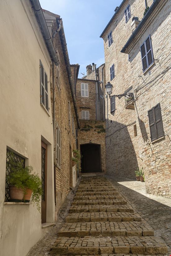 Treia Il borgo di Treia stock.adobe.com 