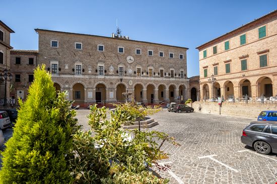 Treia Il borgo di Treia stock.adobe.com 