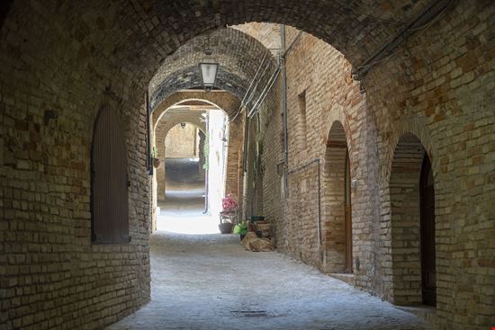Treia Il borgo di Treia stock.adobe.com 