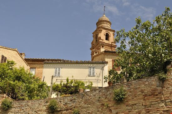 Treia Il borgo di Treia stock.adobe.com 