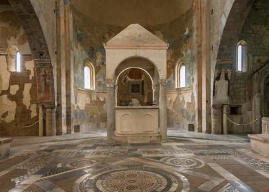 Basilica di San Pietro Basilica di San Pietro lorenza62 / Shutterstock.com 