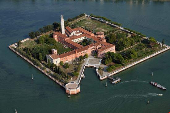 Isola degli Armeni Isola degli Armeni Angelo Giampiccolo - Shutterstock.com 