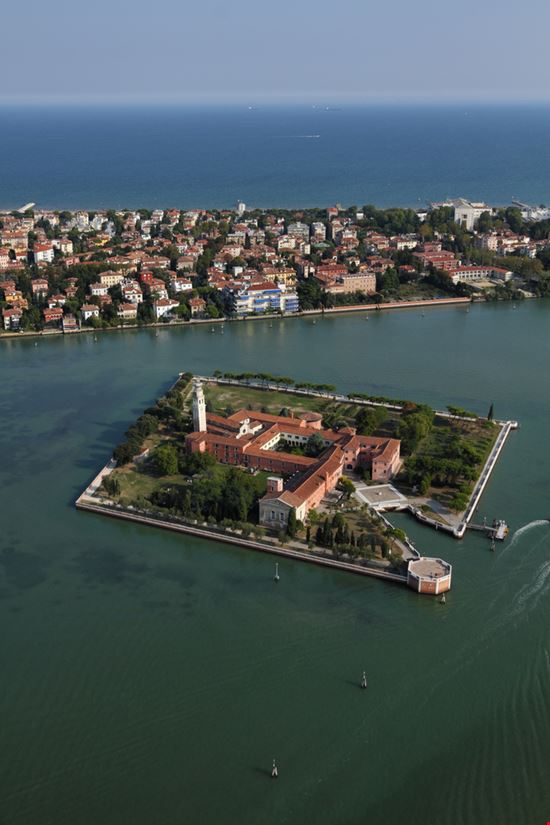 Isola degli Armeni Isola degli Armeni Angelo Giampiccolo - Shutterstock.com 
