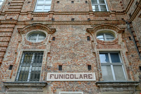 Mondovì La funicolare Simona Sirio / Shutterstock.com 