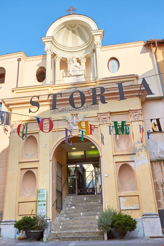 Mondovì La funicolare andersphoto / Shutterstock.com 