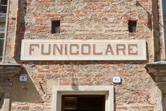 Mondovì La funicolare andersphoto / Shutterstock.com 