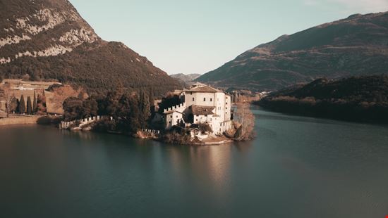 Castel Toblino Il castello sull'acqua Novikov Aleksey / Shutterstock.com 