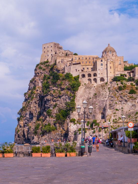 Ischia Castello Aragonese Diego Fiore / Shutterstock.com 