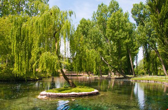 Fonti del Clitunno Fonti del Clitunno Buffy1982 - Shutterstock.com 