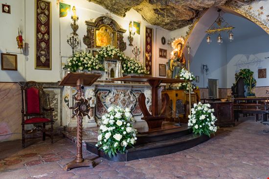 Santuario Madonna della Rocca Santuario Madonna della Rocca T.W. van Urk / Shutterstock.com 
