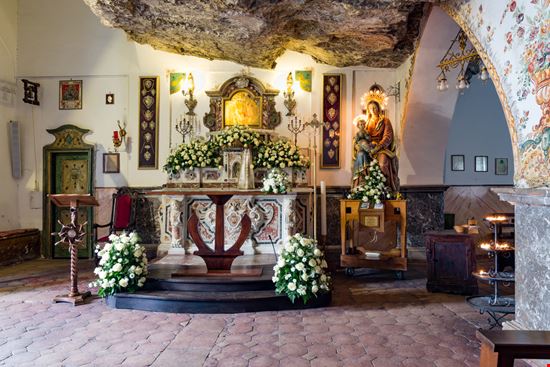 Santuario Madonna della Rocca Santuario Madonna della Rocca T.W. van Urk / Shutterstock.com 