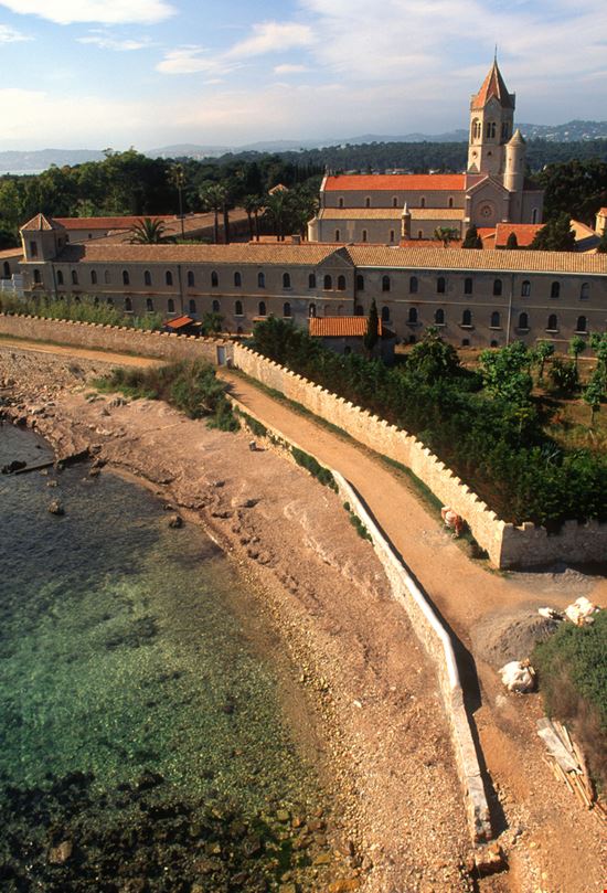 Isole de Lerins Isole de Lerins Colin D. Young - Shutterstock.com 