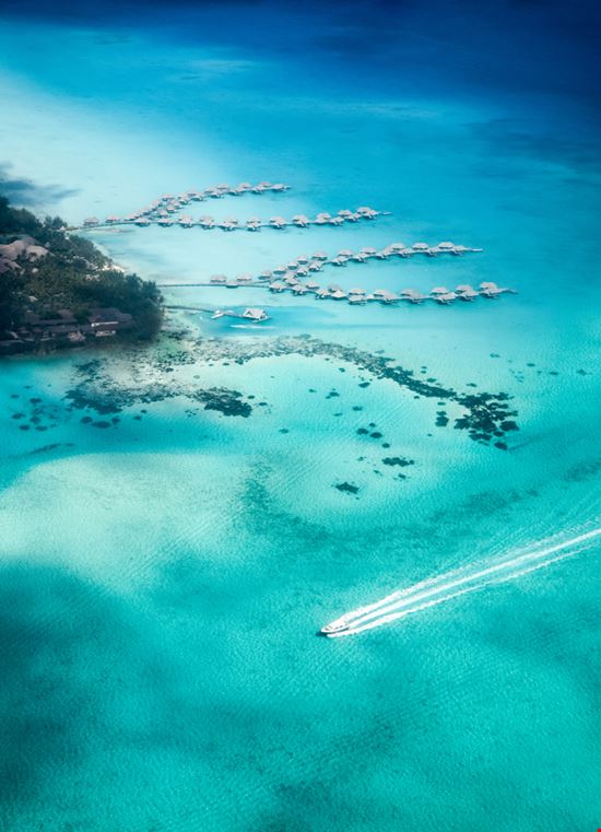 Bora Bora Bora Bora mapman - Shutterstock.com 