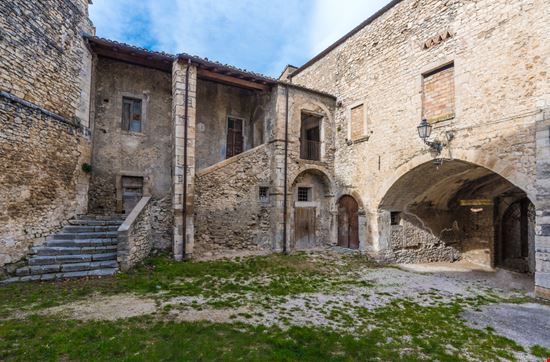 San Valentino in Abruzzo Citeriore San Valentino in Abruzzo Citeriore ValerioMei - Shutterstock.com 