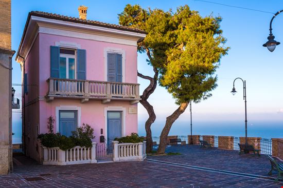 Silvi Alta Silvi Alta ValerioMei / Shutterstock.com 