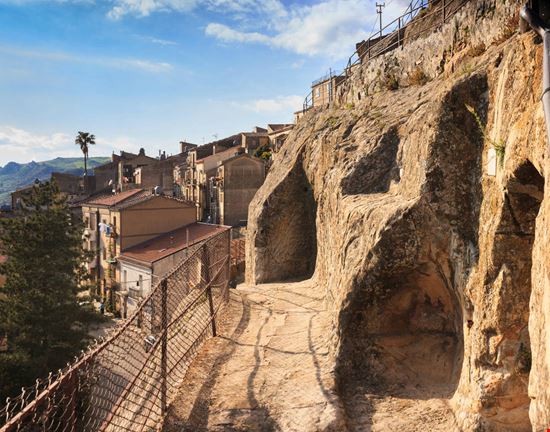 Borgo Rupestre Borgo Rupestre bepsy - Shutterstock.com bepsy
