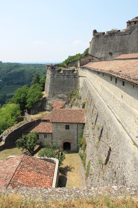 Forte di Gavi Forte di Gavi Pix4Pix - Shutterstock.com 