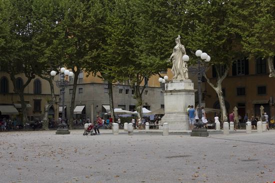 Lucca Piazza Napoleone stock.adobe.com 