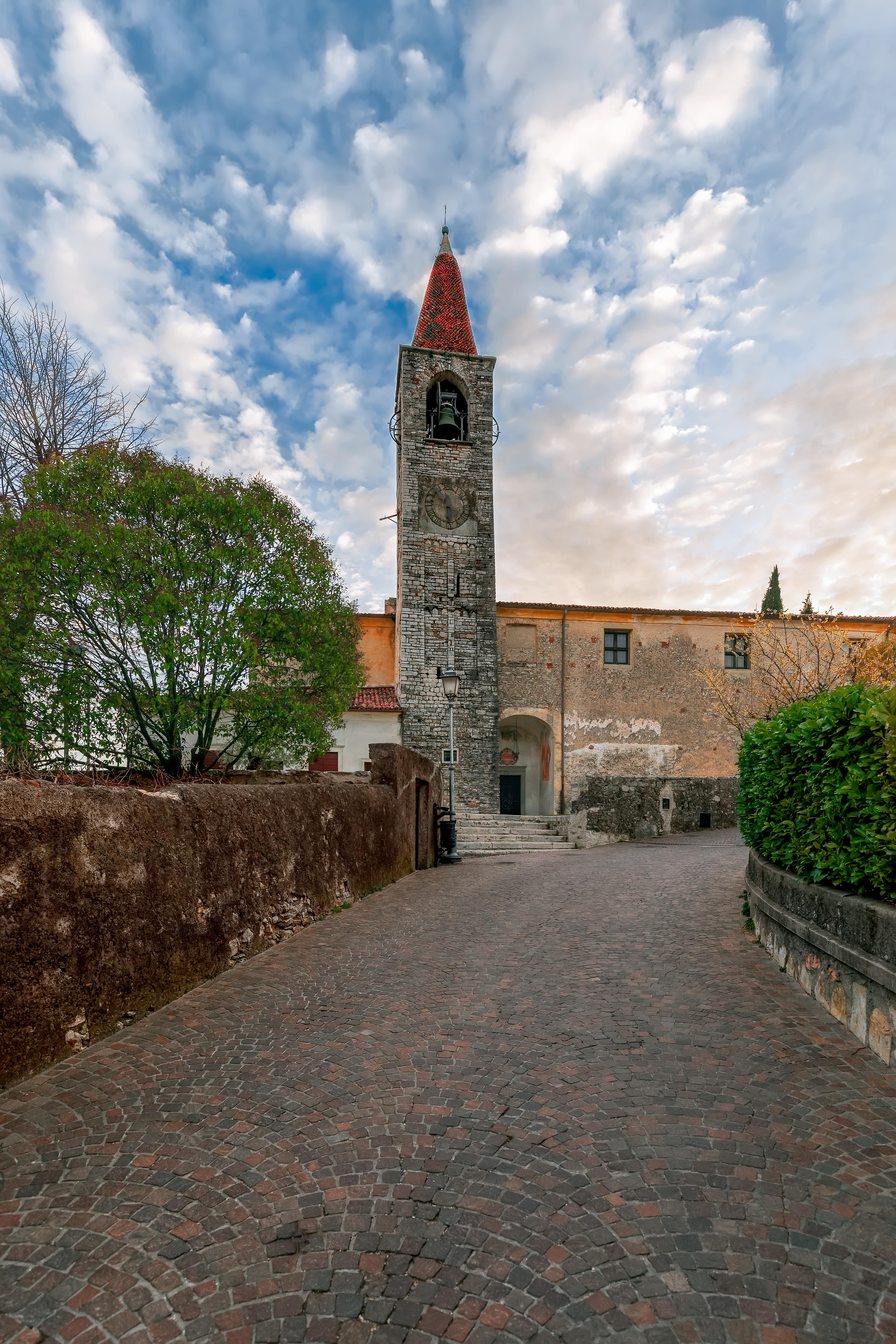 Tremosine