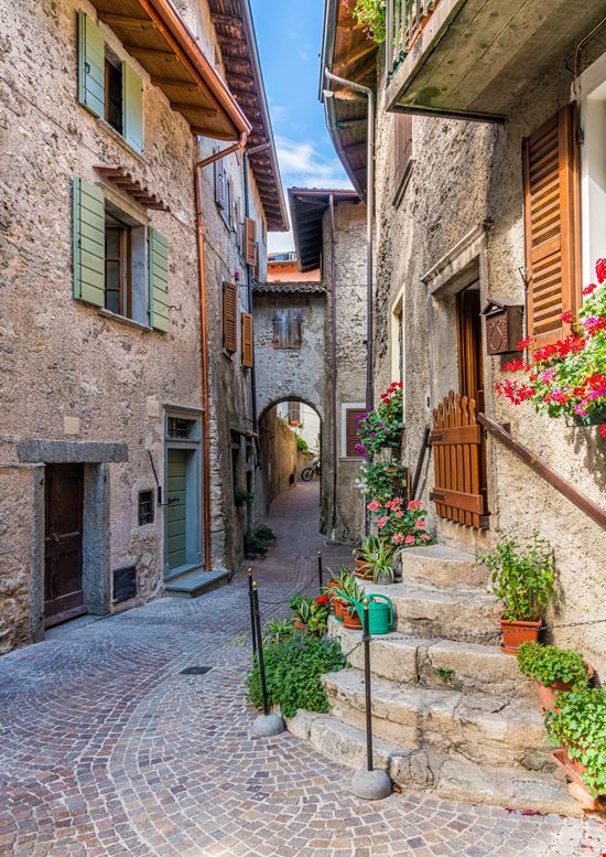 Tremosine Centro Storico stock.adobe.com 