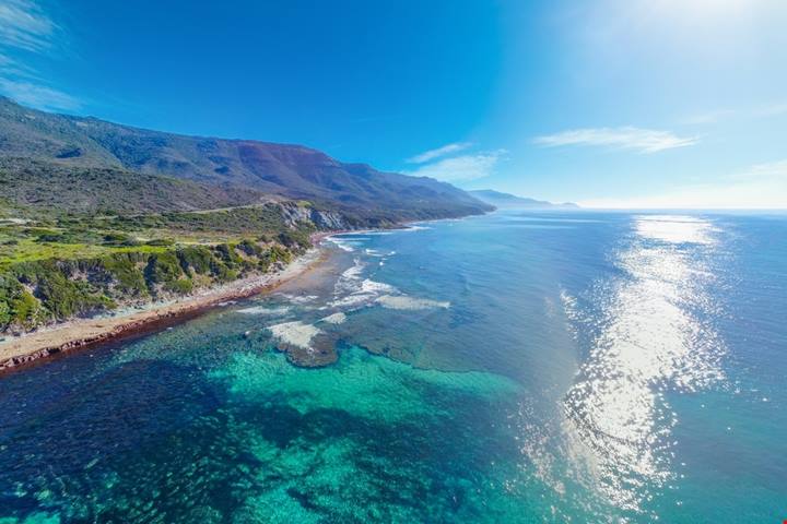 3 nomi per la stessa spiaggia: tra Alghero e Bosa c'è una spiaggia dove la 'farina' si tuffa in un mare caraibico