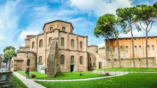 Mausoleo di Galla Placidia Mausoleo di Galla Placidia canadastock - Shutterstock.com 