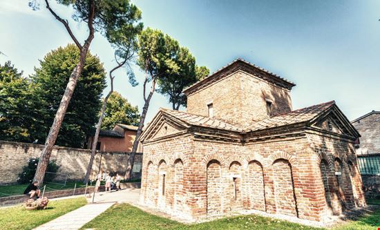 Mausoleo di Galla Placidia Mausoleo di Galla Placidia pisaphotography - Shutterstock.com 