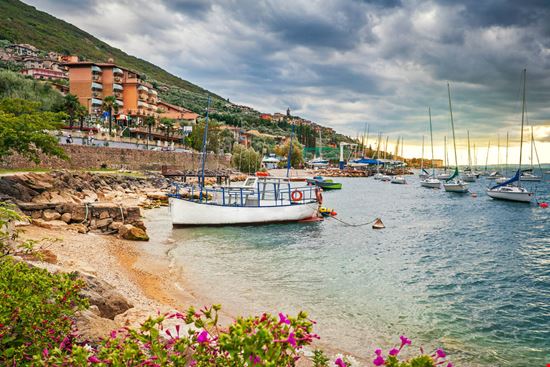Brenzone Brenzone Mariia Golovianko - Shutterstock.com 