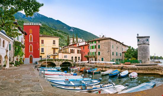 Brenzone Brenzone Mariia Golovianko - Shutterstock.com 