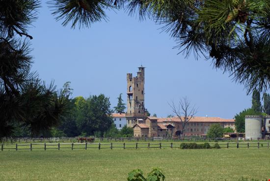 Castello di Tortona Castello di Tortona Alessandro Zappalorto / Shutterstock.com 