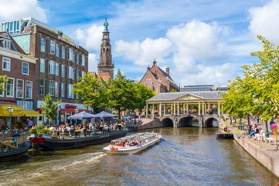 Leiden Leiden TasfotoNL / Shutterstock.com 