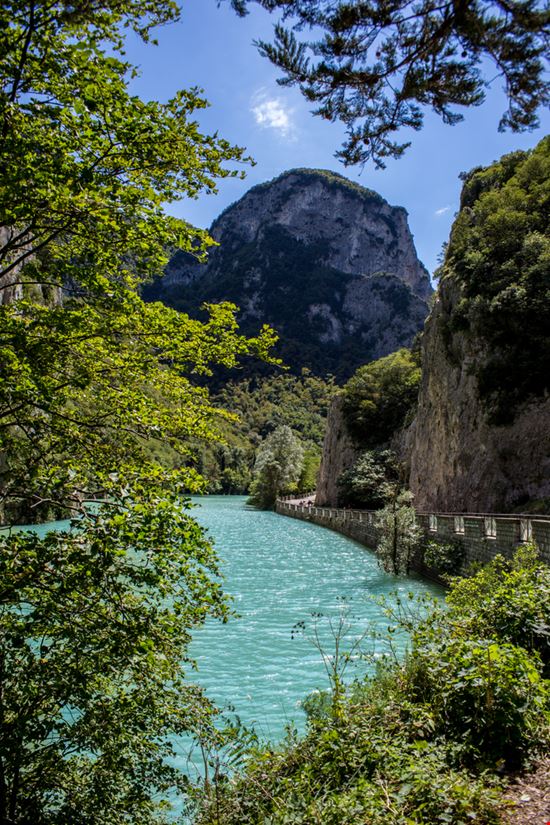 Gola del Furlo Gola del Furlo ledmark - Shutterstock.com 