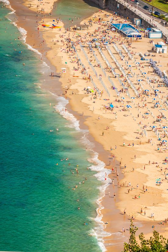 Playa de la Concha Playa de la Concha Lukasz Janyst - Shutterstock.com 
