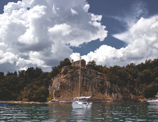 Isola Bisentina L'isoletta del Lago di Bolsena Sauro Fusi - Shutterstock.com 