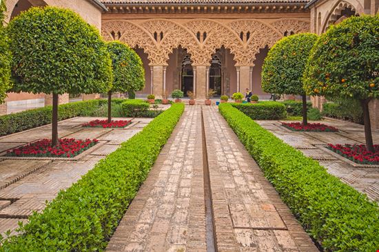 Palazzo dell'Aljafería Palazzo dell'Aljafería Botond Horvath / Shutterstock.com 