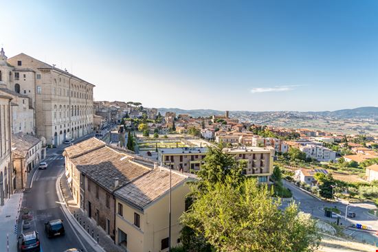 Recanati Recanati DinoPh / Shutterstock.com 