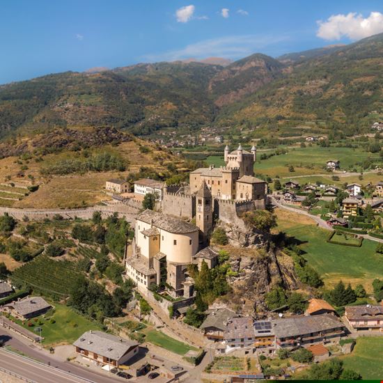 Castello di Saint-Pierre Il castello da favola in Valle d'Aosta Alessandro Visigalli - Shutterstock.com 