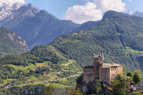 Castello di Saint-Pierre Il castello da favola in Valle d'Aosta Marisa Estivill - Shutterstock.com 