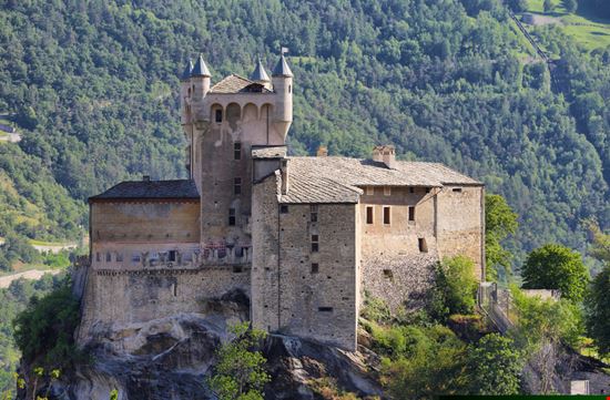 Castello di Saint-Pierre Il castello da favola in Valle d'Aosta Marisa Estivill - Shutterstock.com 