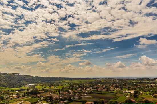 Strada dei Vini dei Castelli Romani Itinerario nel gusto alle porte di Roma Fabianodp - Shutterstock.com 