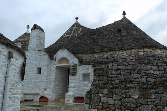 Trulli Siamesi Trulli Siamesi LIeLO / Shutterstock.com 